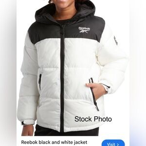 REEBOK Women’s Black White Puffer Jacket Size Medium NWT New Insulated Warm #515